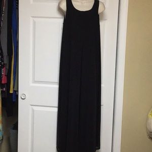 Marla Wynn’s black dress. M